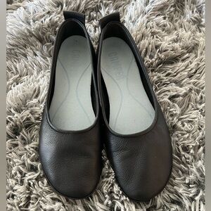 Black Camper flats
